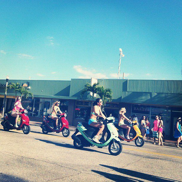 selena-gomez-and-vanessa-hudgens-spring-break-16