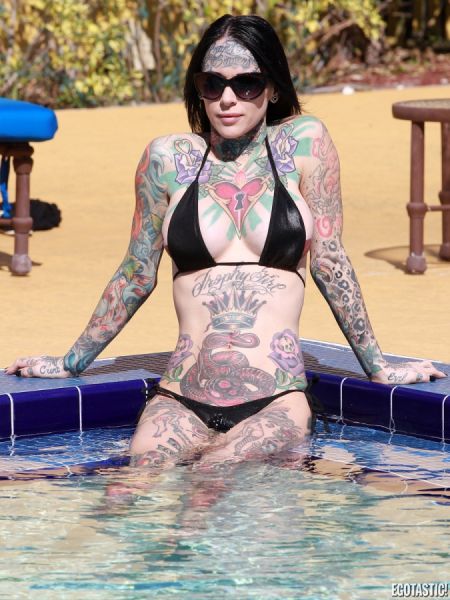 tattooed_michelle_mcgee_in_black_bikini_640_05