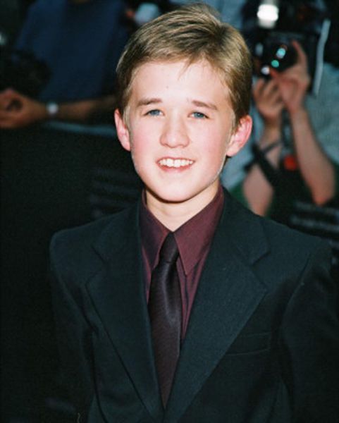 haley_joel_osment_looks_weird_640_03