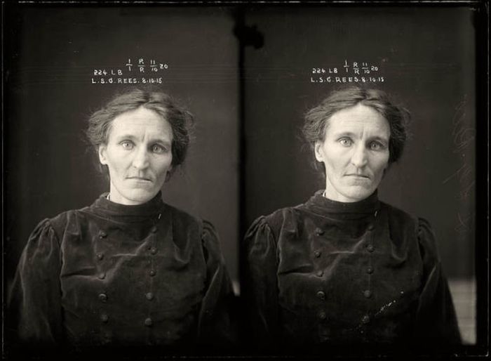 retro_mug_shots_of_women_18