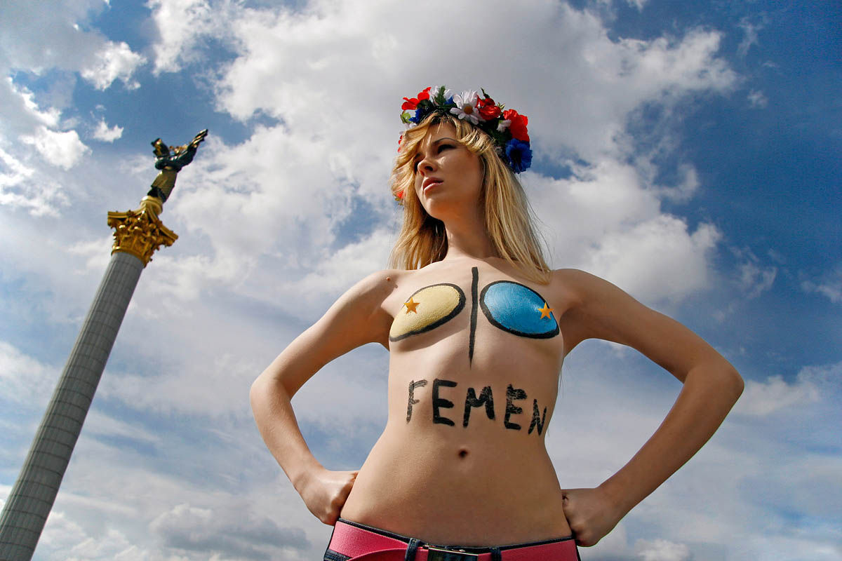 ukrainian-femen-topless-protesters-2
