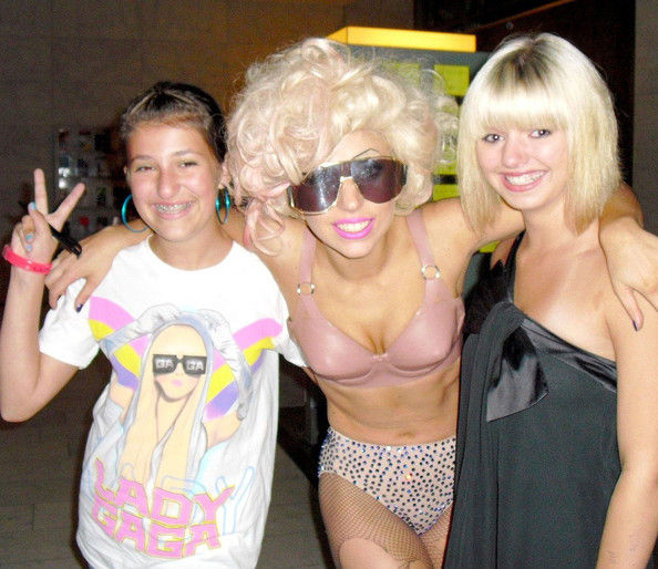 Drunk+Lady+Gaga+Posing+Pictures+Fans+M2y2uBJV59Ul