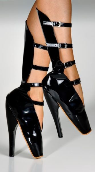 insane_hign_heels_640_07