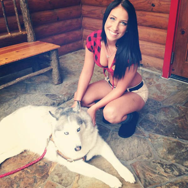 the_busty_waitrons_of_twin_peaks_restaurants_04