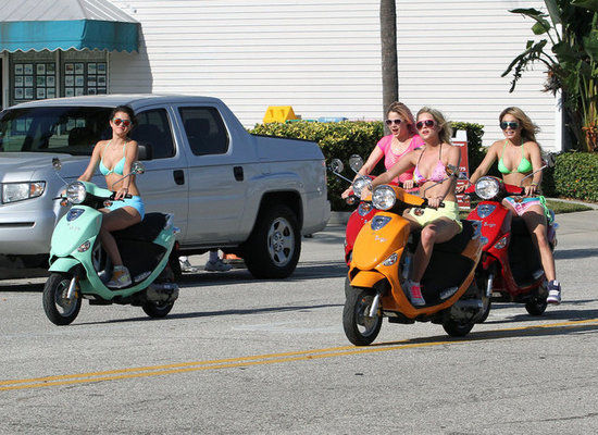 selena-gomez-and-vanessa-hudgens-spring-break-28