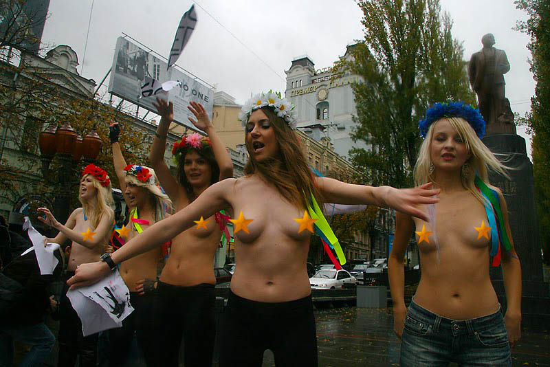 ukrainian-femen-topless-protesters-51