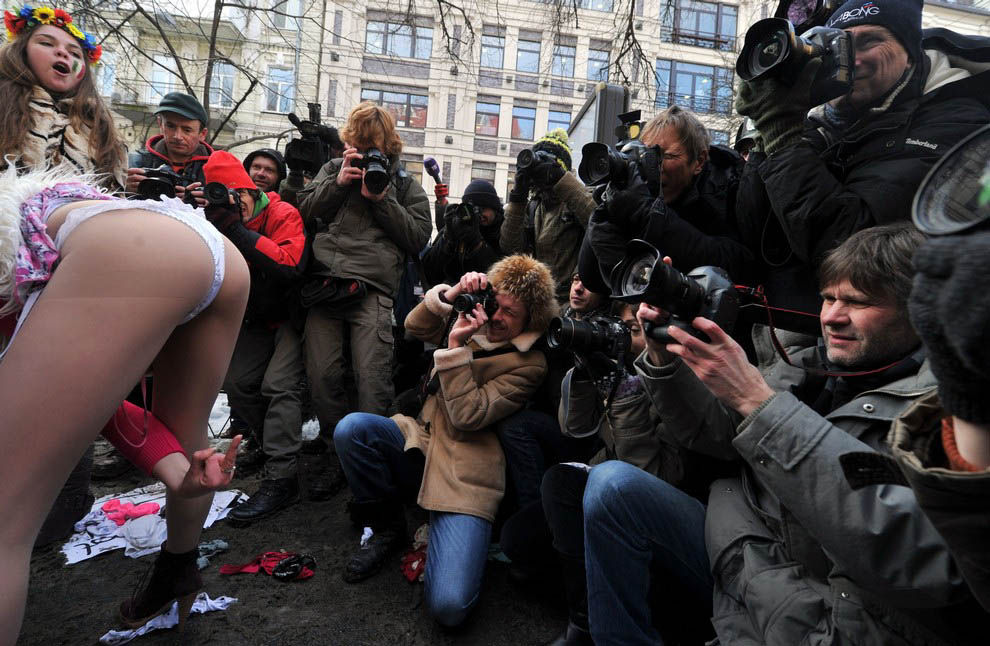 ukrainian-femen-topless-protesters-24