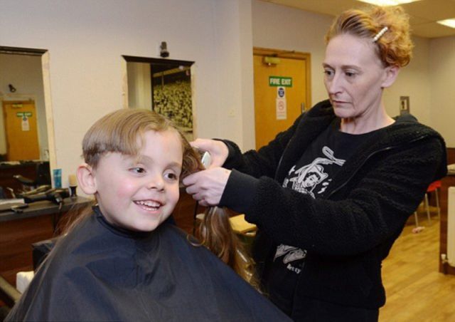 5yearold_gets_long_locks_chopped_640_04