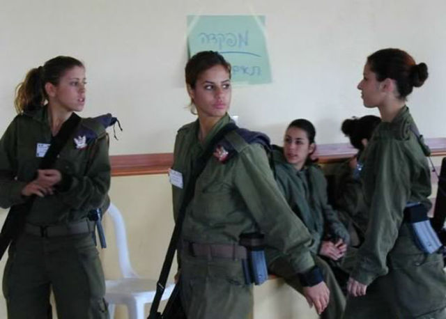 these_israeli_army_ladies_are_dazzling_7V4i5_640_70