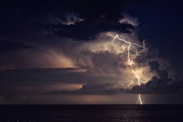 when_lightning_strikes_640_25