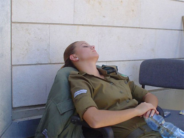 these_israeli_army_ladies_are_dazzling_640_52