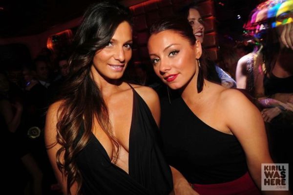 the_sexiest_lavo_nyc_party_chicks_W6YN1_640_70