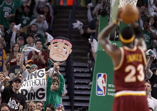 getting_basketball_players_distracted_640_03