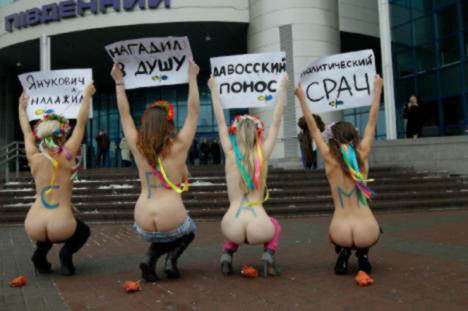ukrainian-femen-topless-protesters-104