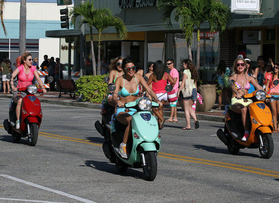 selena-gomez-and-vanessa-hudgens-spring-break-161