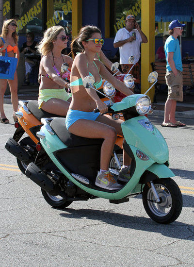 selena-gomez-and-vanessa-hudgens-spring-break-061
