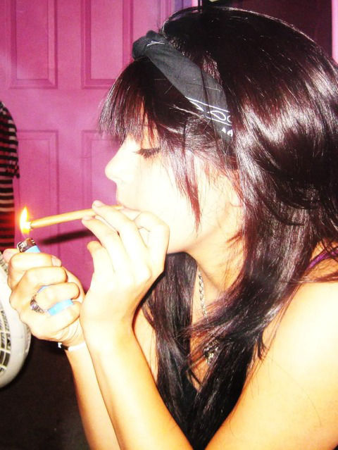 sexy-girls-smoking-pot-6