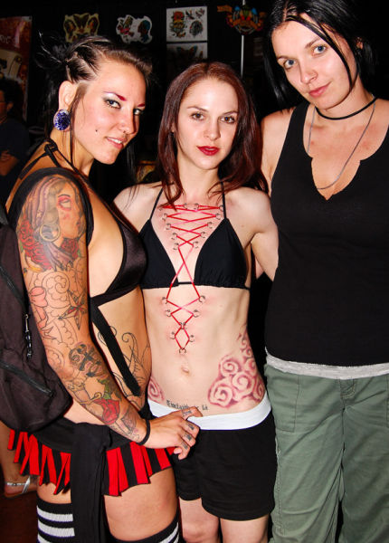girls_overly_obsessed_with_body_modification_06