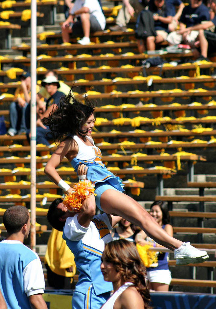ucla-cheerleaders-2012-35