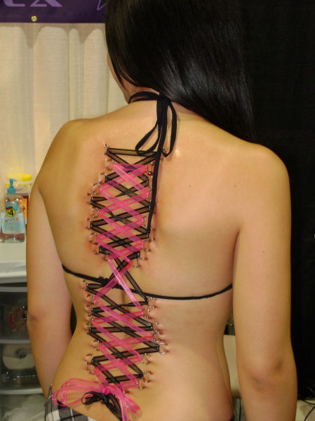 girls_overly_obsessed_with_body_modification_15