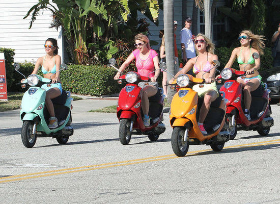 selena-gomez-and-vanessa-hudgens-spring-break-27