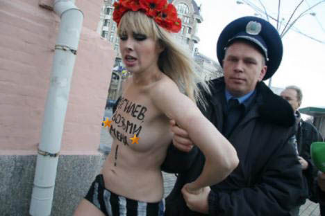 ukrainian-femen-topless-protesters-99