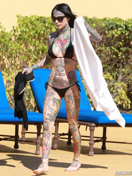 tattooed_michelle_mcgee_in_black_bikini_640_09