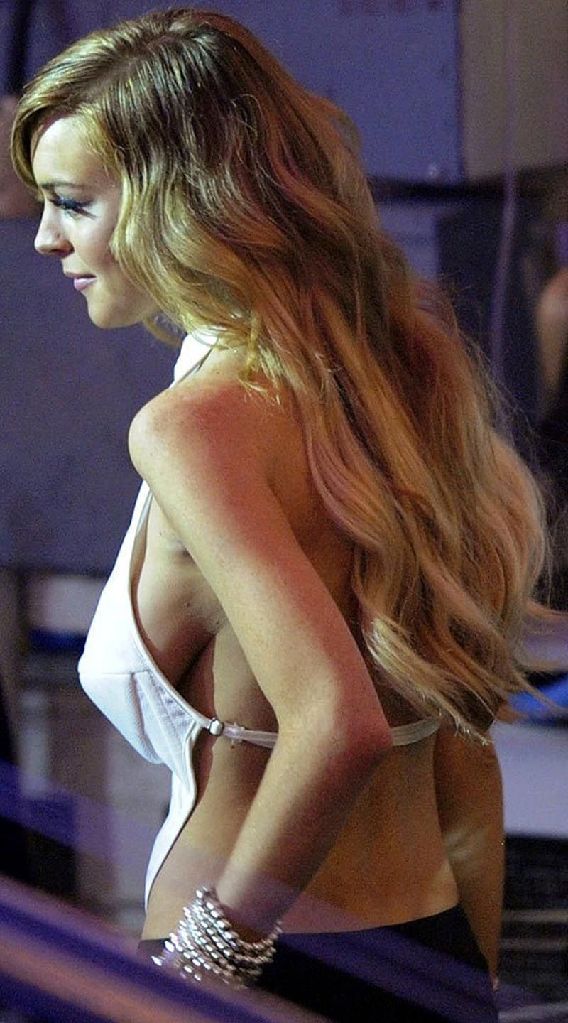 lindsay-lohan-boob-81