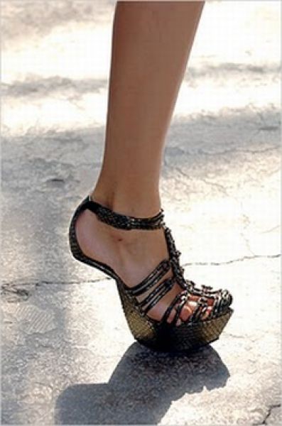 insane_hign_heels_640_18