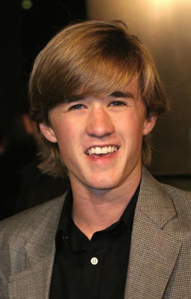 haley_joel_osment_looks_weird_640_4----