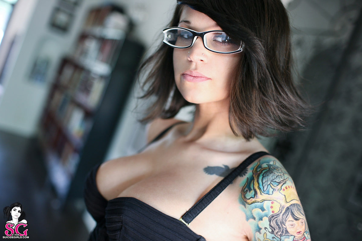 chicks-with-glasses-19