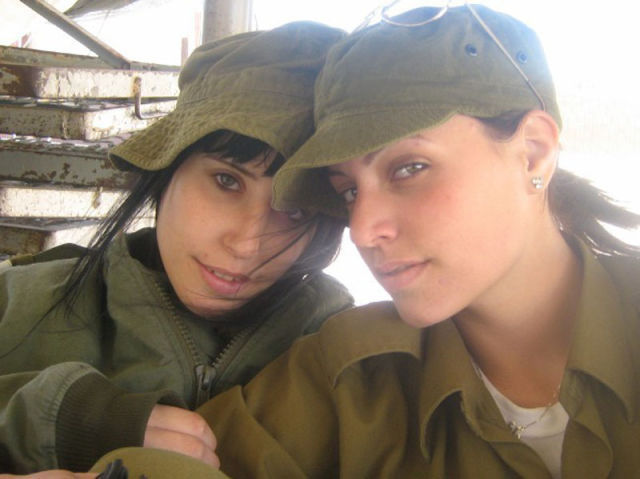 these_israeli_army_ladies_are_dazzling_640_14