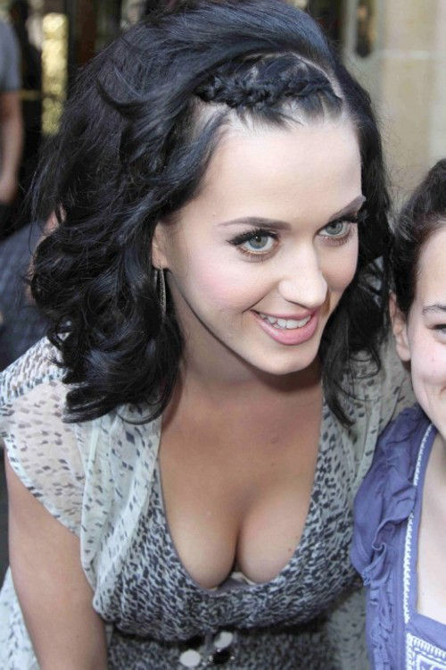 katy-perry-cleavage-4