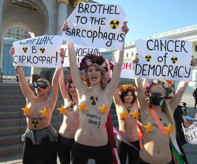 ukrainian-femen-topless-protesters-32