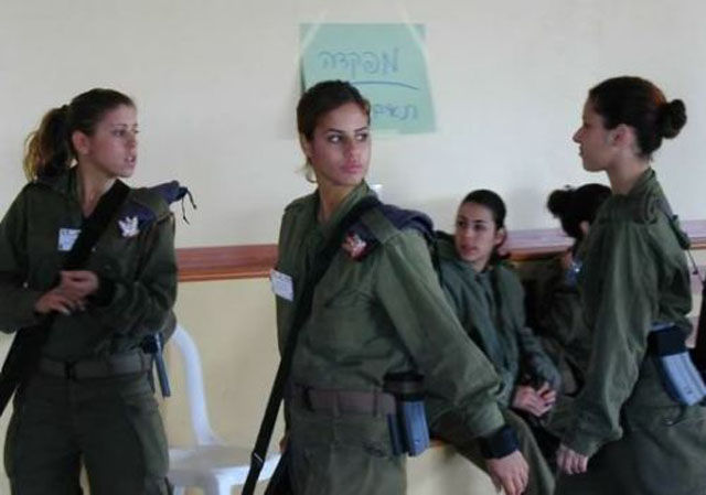 these_israeli_army_ladies_are_dazzling_640_33