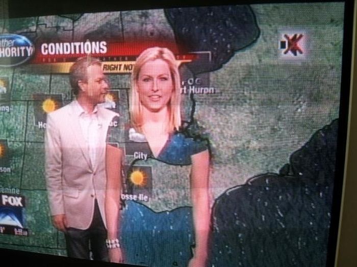 why_meteorologists_shouldnt_wear_green_05