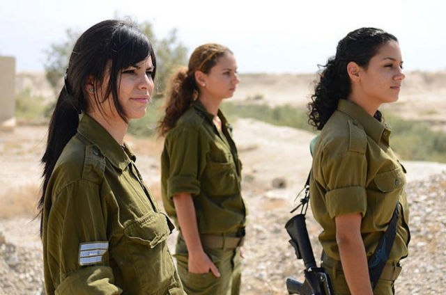 these_israeli_army_ladies_are_dazzling_640_12