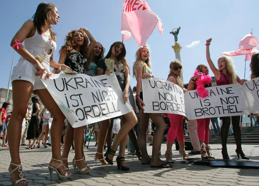 ukrainian-femen-topless-protesters-66