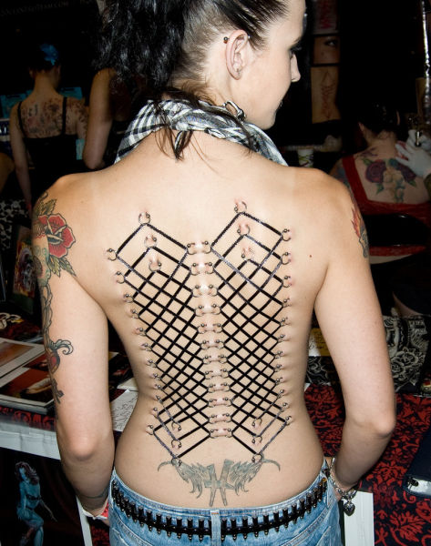 girls_overly_obsessed_with_body_modification_03