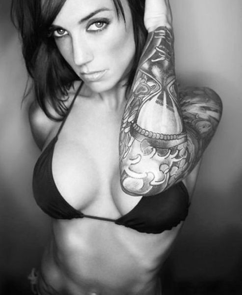 tattooed_girls_are_so_damn_sexy_640_01