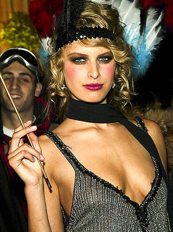 karolina-kurkova-halloween-2