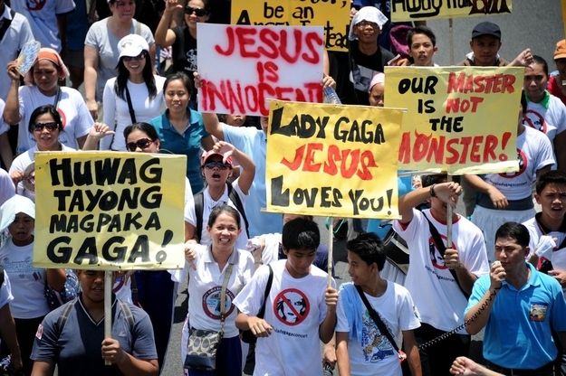philippines_lady_gaga_protest_10