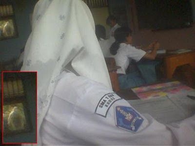 ghosts_captured_on_camera_30