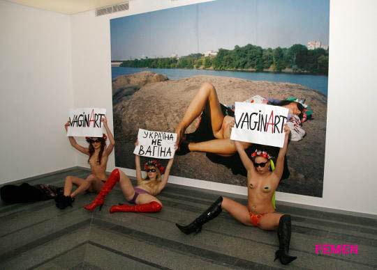 ukrainian-femen-topless-protesters-71