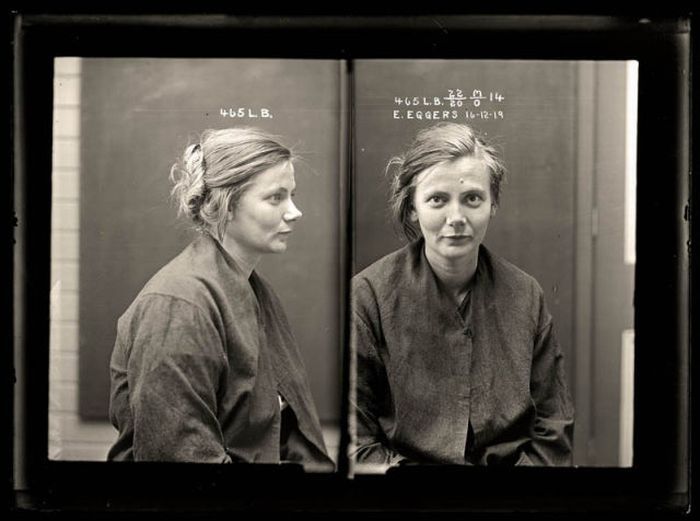 retro_mug_shots_of_women_11