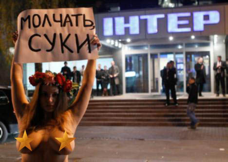ukrainian-femen-topless-protesters-101