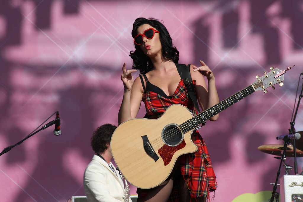katy-perry-cleavage-20 (2)