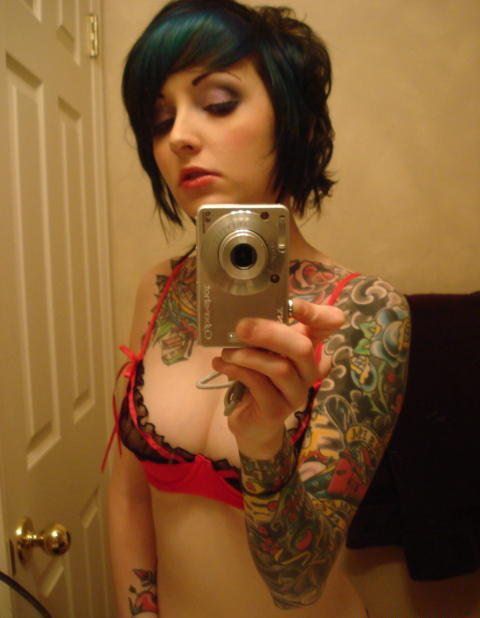 hot_girls_with_tattoos_83