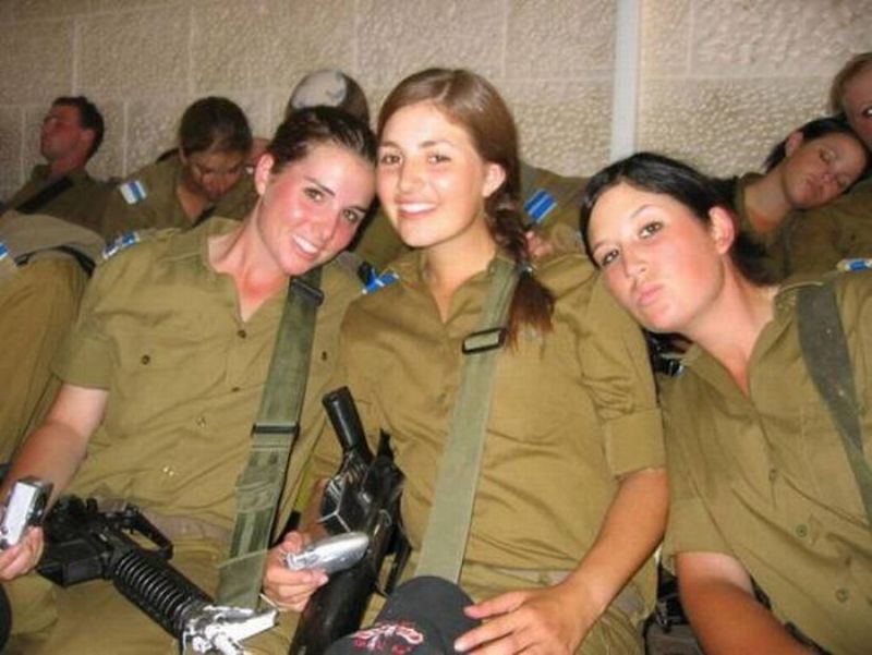 these_israeli_army_ladies_are_dazzling_640_15