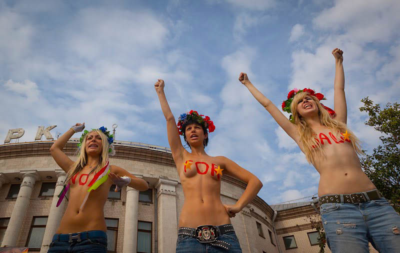ukrainian-femen-topless-protesters-62